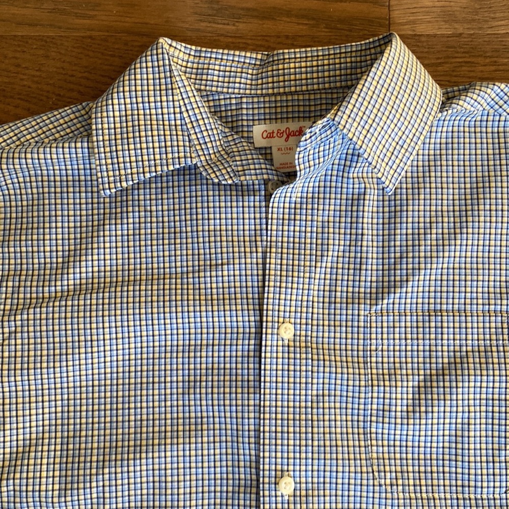 NWOT- Cat & Jack Boy’s Button Down Dress Shirt